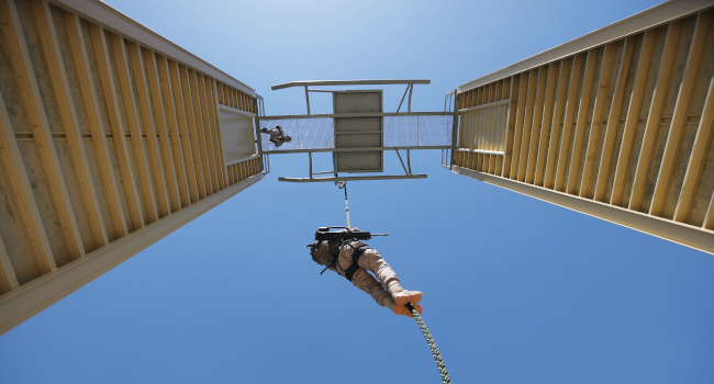 La Escuela de Infantería de Marina General Albacete y Fuster, en Cartagena, imparte cada año 73 cursos a unos 1.600 alumnos. Los dos cursos de form...