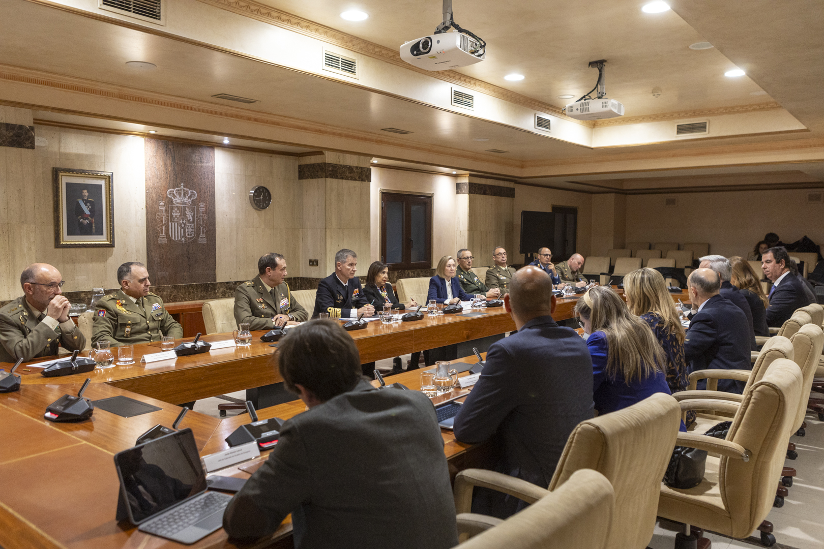 Defensa reitera la importancia de la industria asociada para el empleo y la vertebración territorial