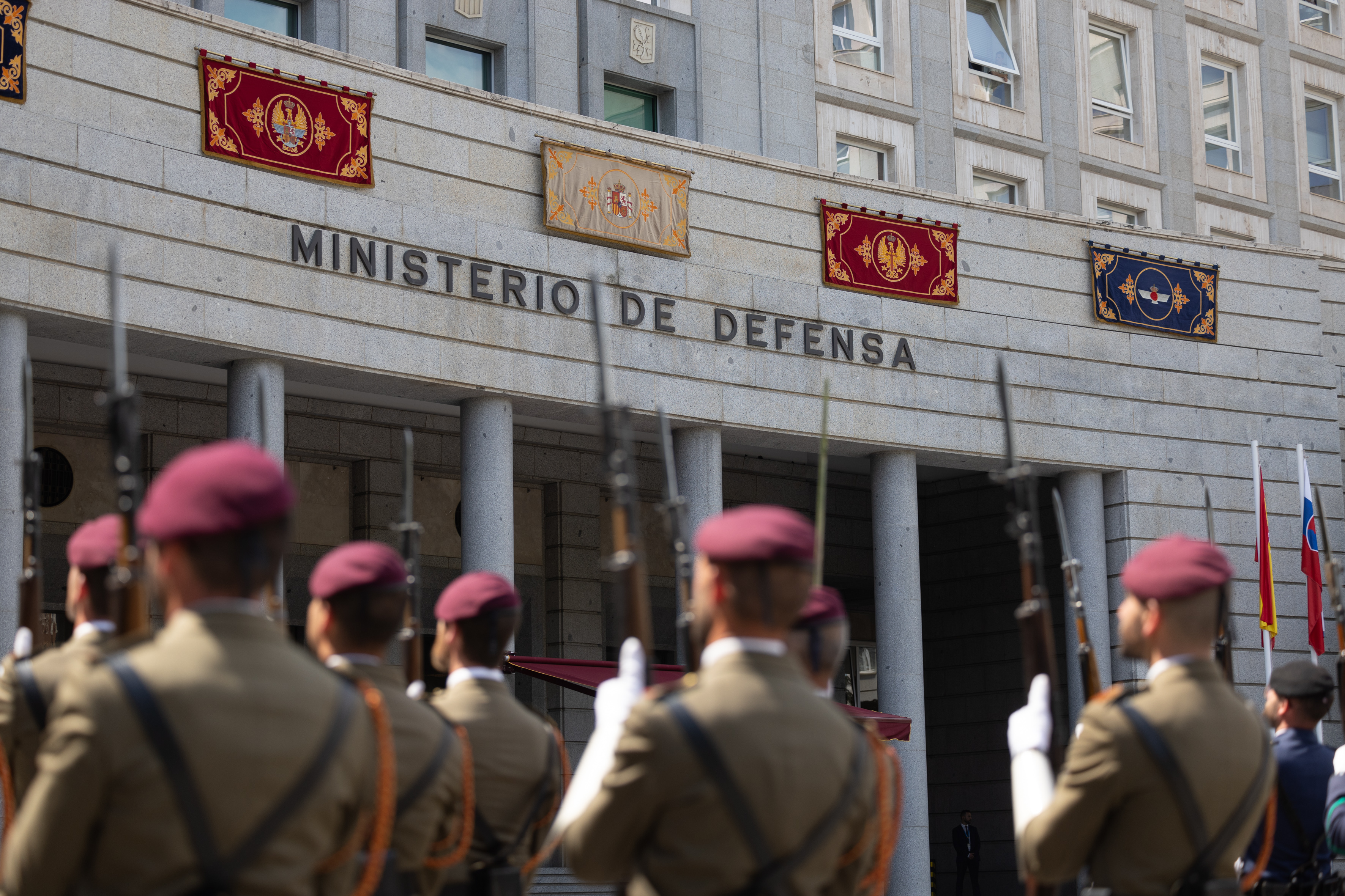 Defensa y el Ayuntamiento de Madrid estrechan su colaboración con la reserva de 50 plazas de Agentes de Movilidad para per...