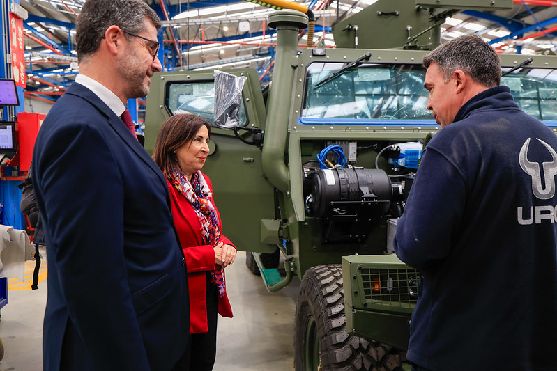 Robles pone en valor la inversión en Defensa como herramienta dinamizadora y generadora de empleo