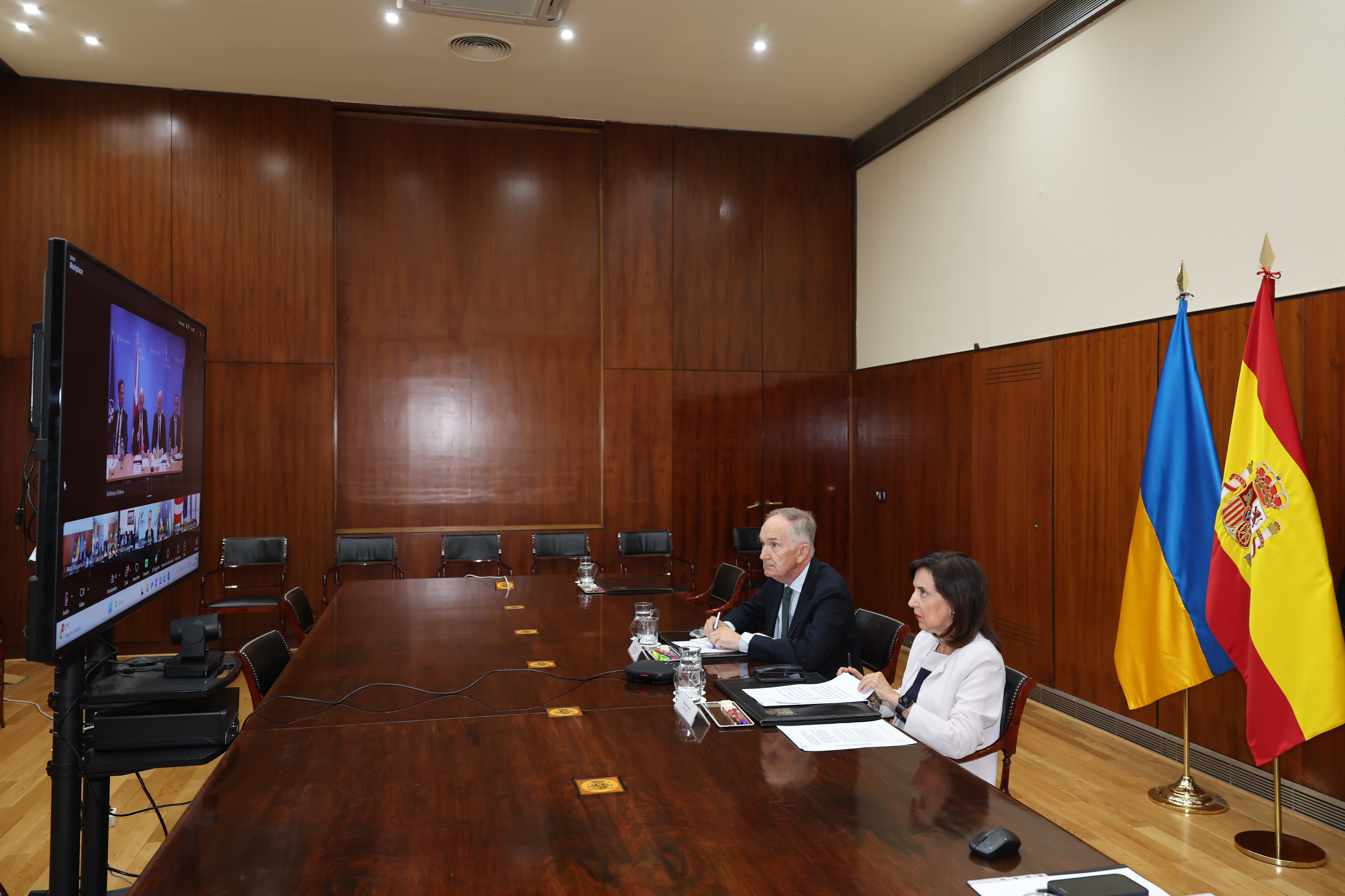 Robles participa en una reunión por videoconferencia del Grupo de Contacto para la Defensa de Ucrania, que ha rechazado lo...