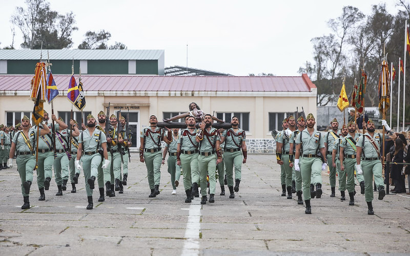 La ministra de Defensa rinde homenaje al capitán enfermero fallecido en Adamuz