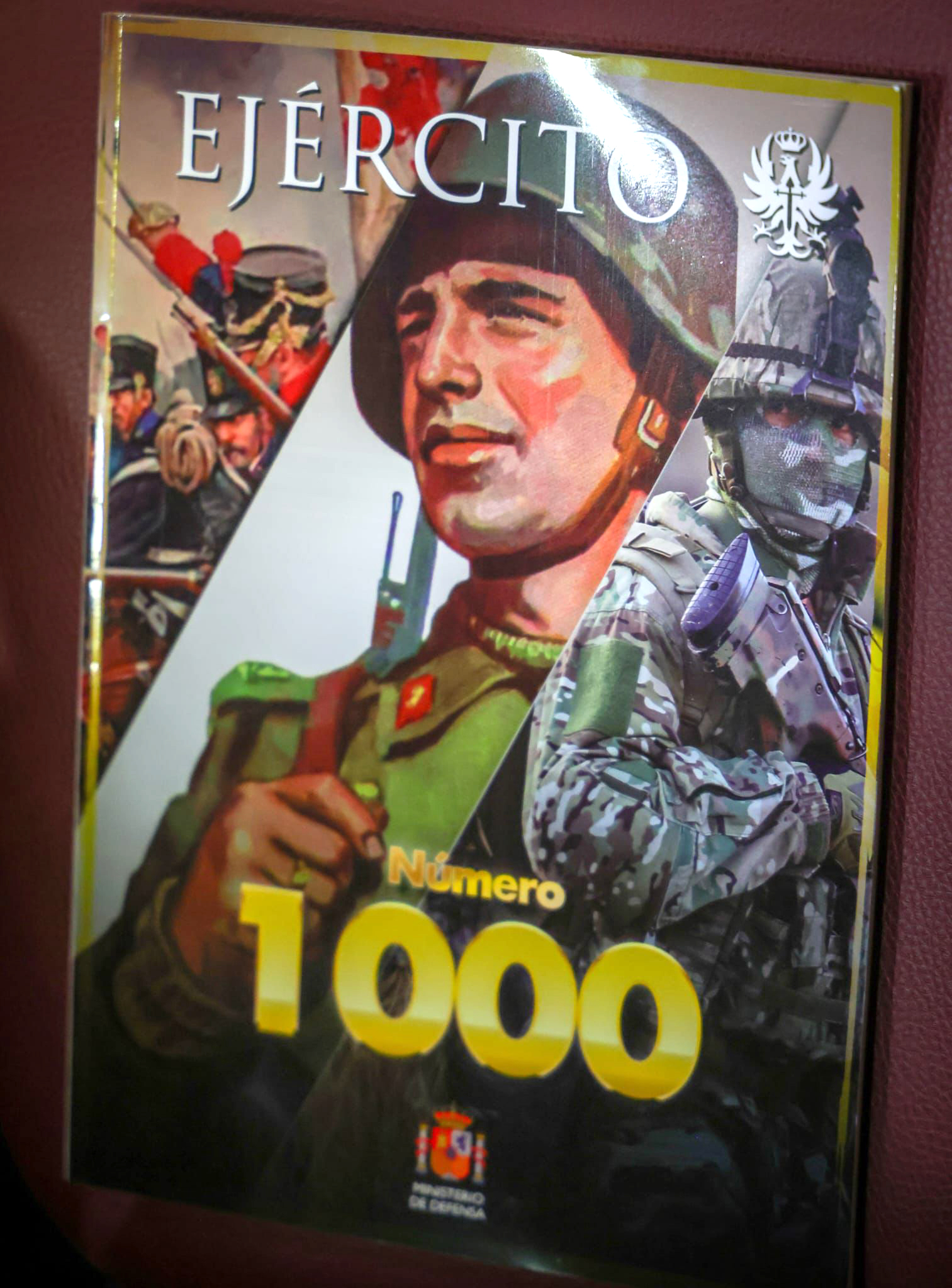 La ministra de Defensa condecora a 21 generales del Ejército de Tierra