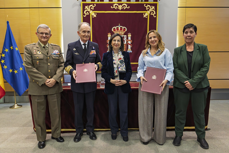 Defensa renueva su compromiso con la isla de Tenerife en la lucha contra los incendios forestales