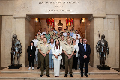 Oficiales de las FAS y la Guardia Civil finalizan su formación en el V Curso de Comunicación Social de la Defensa