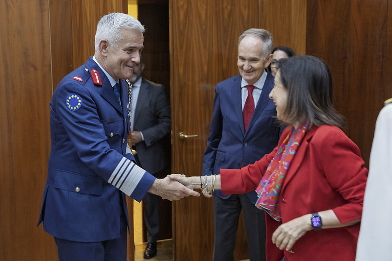 La ministra de Defensa se reúne con el presidente del Comité Militar de la Unión Europea