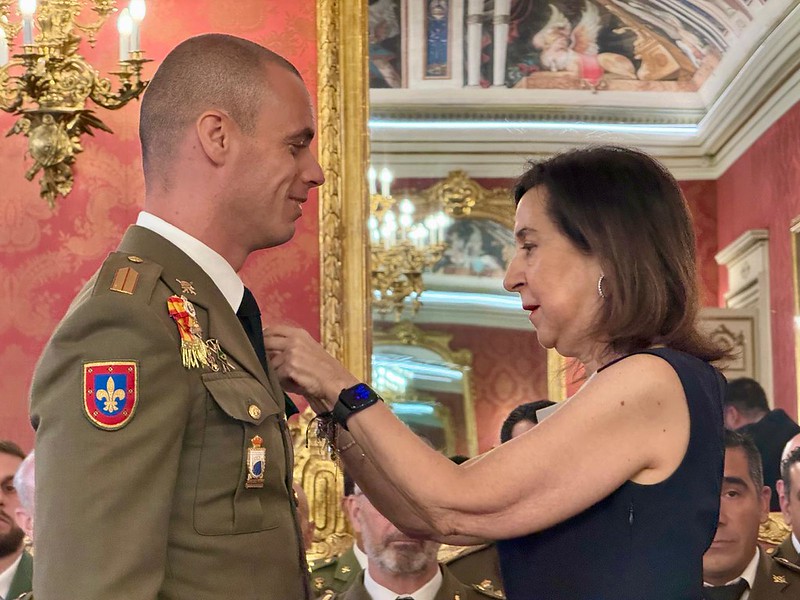 Defensa condecora al contingente en Irak por ser un ejemplo de “valor, compromiso y generosidad”